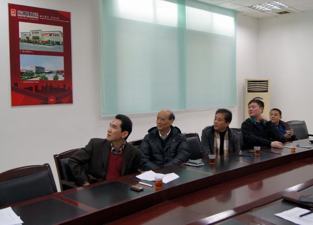 图8、点票、记票、颁布了局，评委们都在严重凝视着优良专卖店名单的出炉