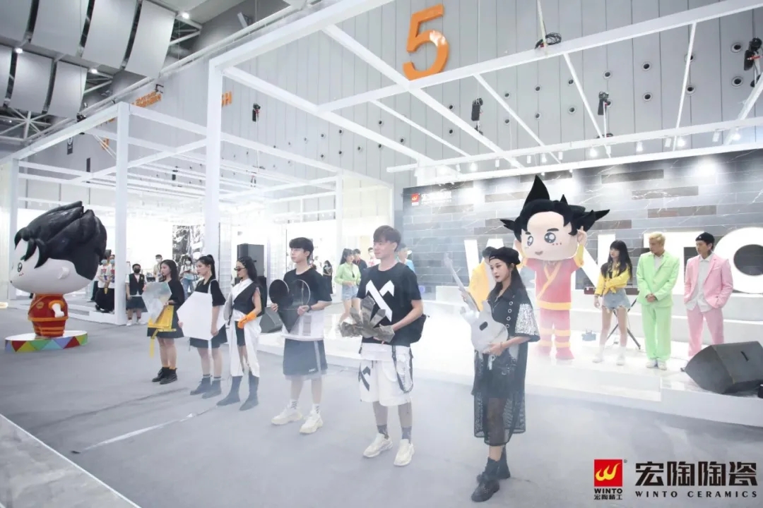 潭洲伟德BETVLCTOR1946始于英国陶瓷展现场活动节目演出