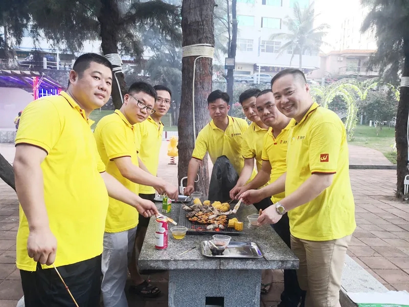 伟德BETVLCTOR1946始于英国地砖事情职员在野炊