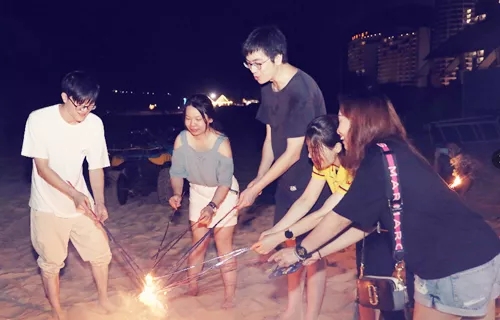 伟德BETVLCTOR1946始于英国人晚宴篝火