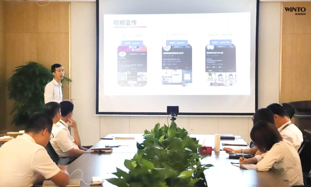 伟德BETVLCTOR1946始于英国地砖团队ppt学习中