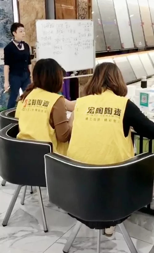 伟德BETVLCTOR1946始于英国地砖总部导师进店指导一