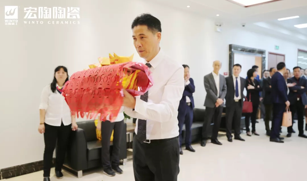 伟德BETVLCTOR1946始于英国陶瓷