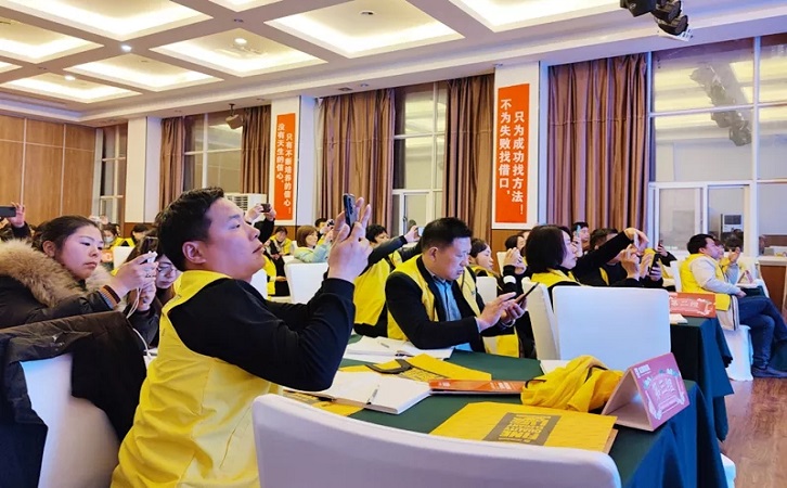 伟德BETVLCTOR1946始于英国陶瓷品牌图片