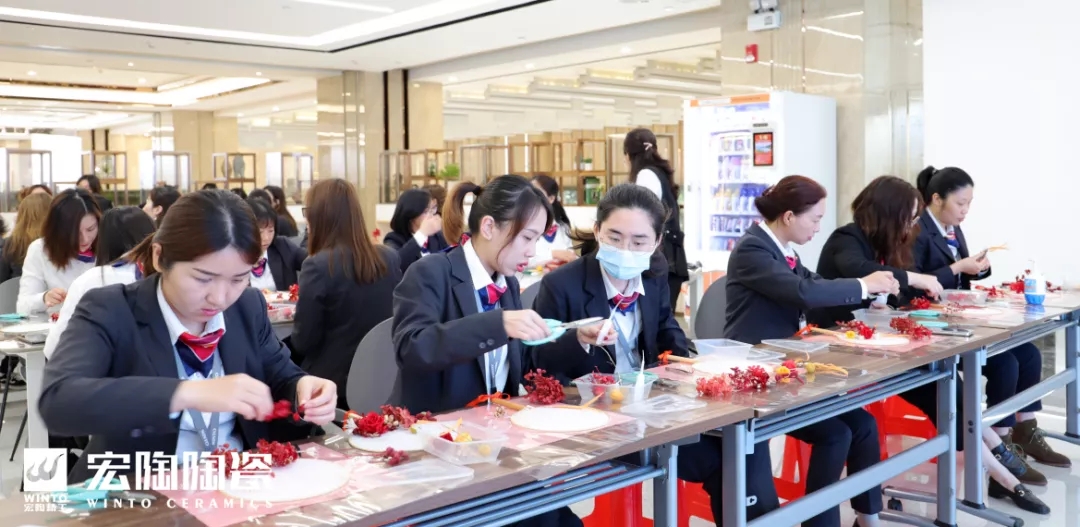 伟德BETVLCTOR1946始于英国地砖永生花团扇手作学堂”活动