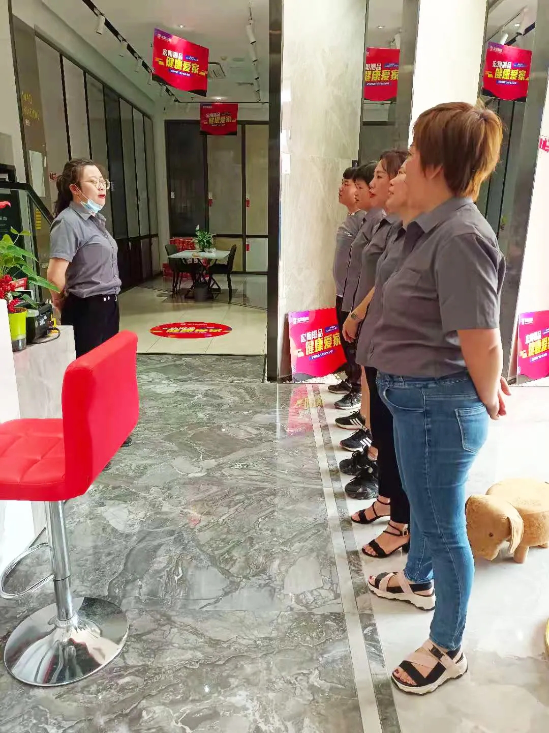 伟德BETVLCTOR1946始于英国经销商团队展示