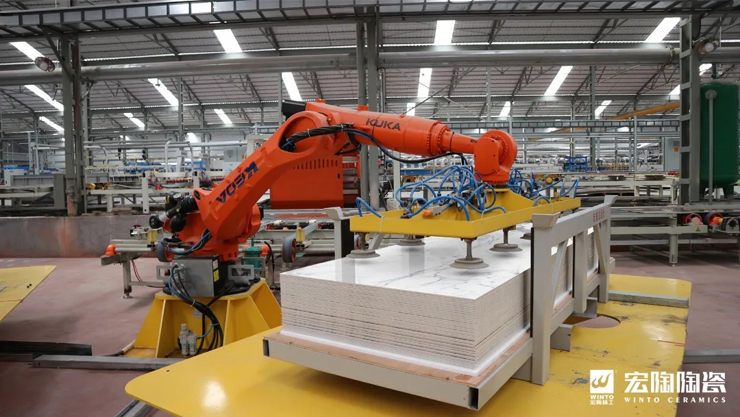 伟德BETVLCTOR1946始于英国陶瓷手艺车间